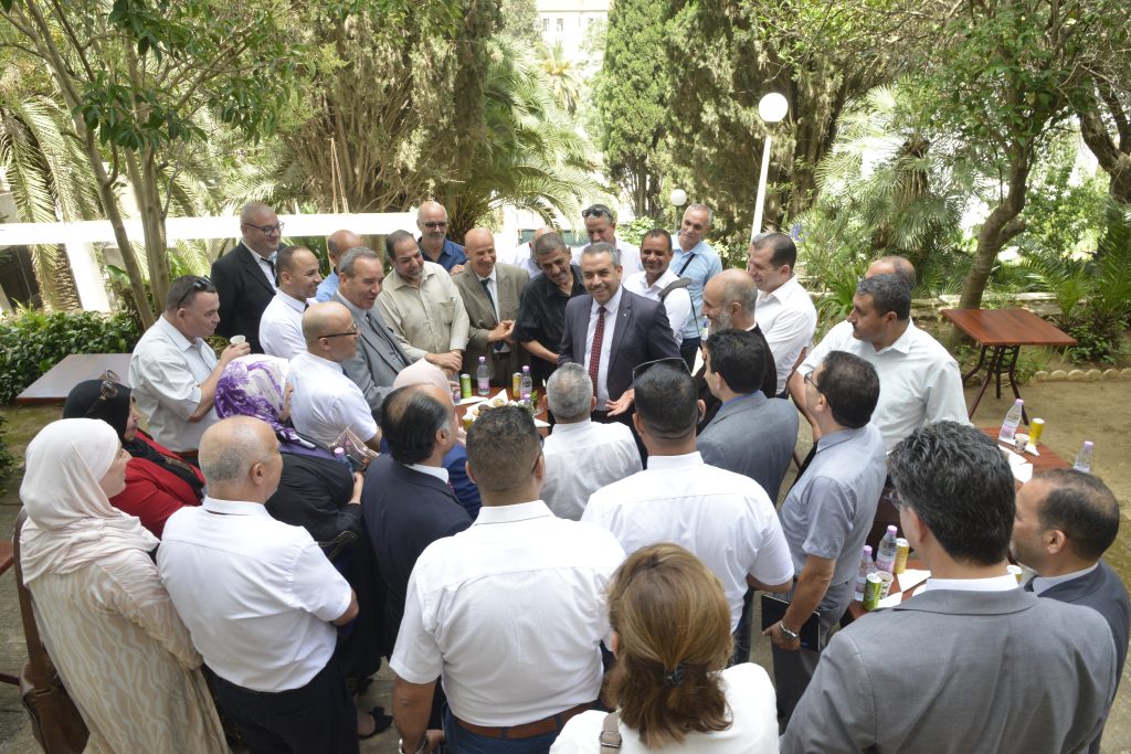 وزير التربية الوطنية يعايد رؤساء وممثلي المنظمات النقابية المعتمدة لدى القطاع بمناسبة عيد الأضحى 1446هـ