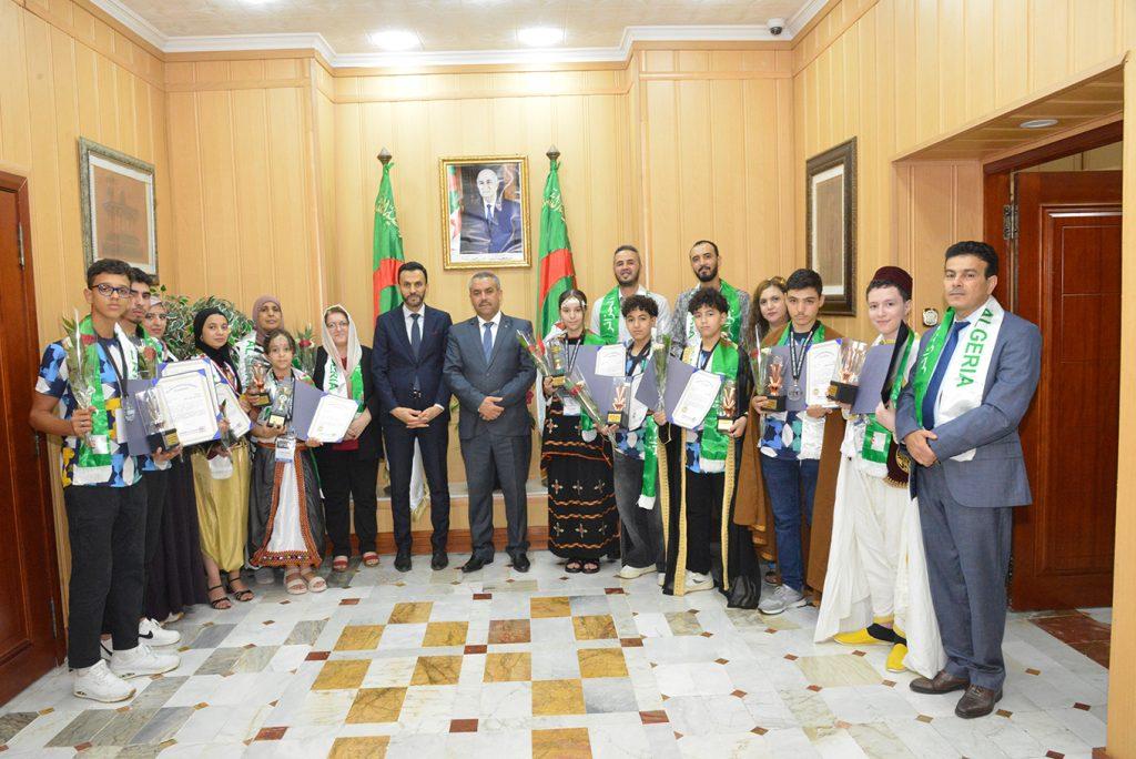 وزير التربية الوطنية ووزير اقتصاد المعرفة والمؤسسات الناشئة والمؤسسات المصغرة يستقبلان الفريق المشارك في المسابقة الدولية للشباب في الروبوت والذكاء الاصطناعي (IYRC 2025)