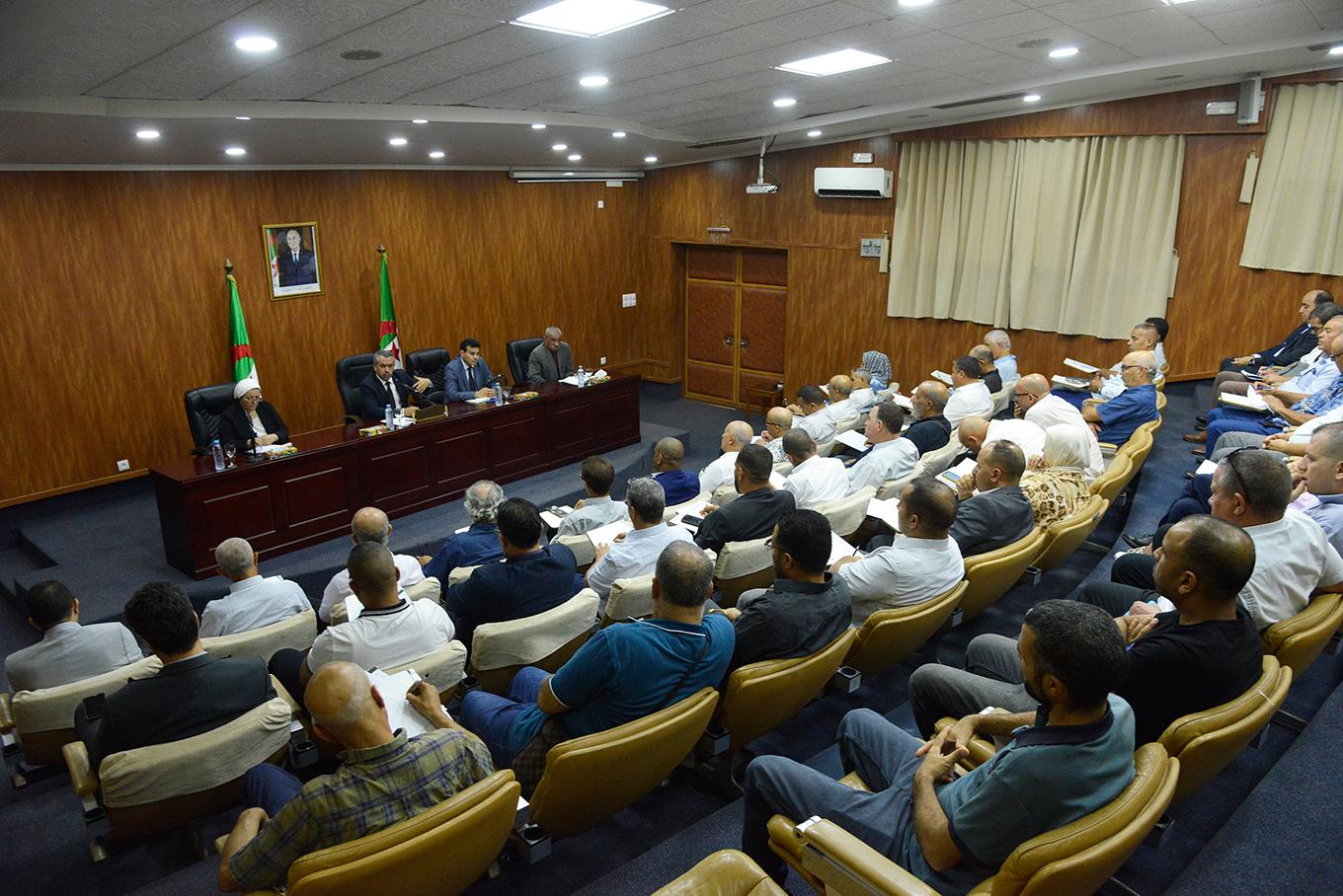 وزير التربية الوطنية يستقبل رؤساء وممثلي المنظمات النقابية المعتمدة في القطاع، ورؤساء الجمعيات الوطنية لأولياء التلاميذ