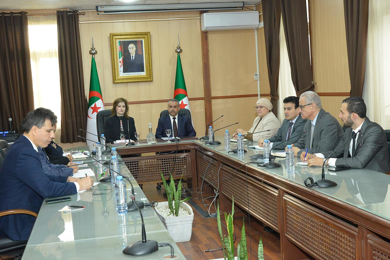 وزارة التربية الوطنية تعتمد الرقم الأخضر 1111 للتبليغ عن الحالات المرتبطة بالمخدرات والمؤثرات العقلية في الوسط التربوي