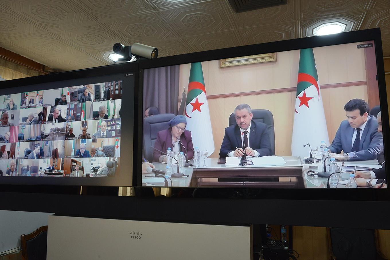 وزير التربية الوطنية يترأس ندوة مرئية مع مديري التربية للولايات